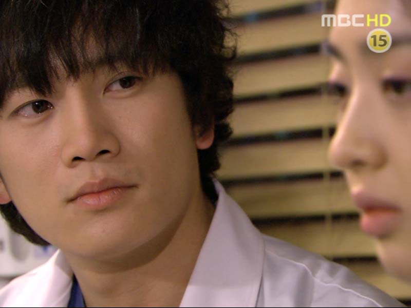 혜석은 은성에게 자신에게 잘해주지 말라고 차갑게 말한다.