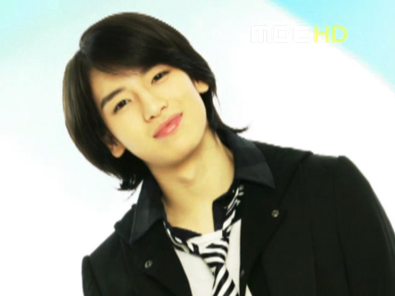 AJOO『첫 키스』 클립 이미지