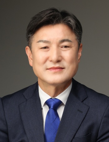 김동욱
