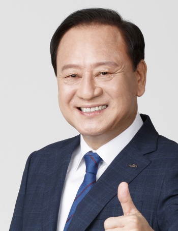 유동균